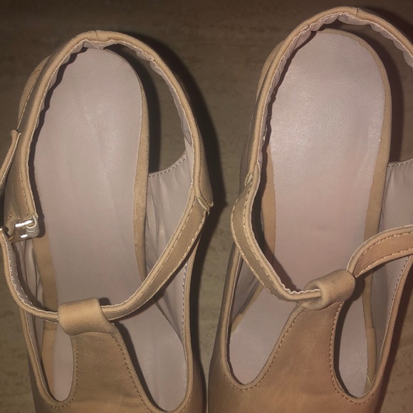 Light cream brown.  Sexy, high heeled platforms. - Picture 2 of 6